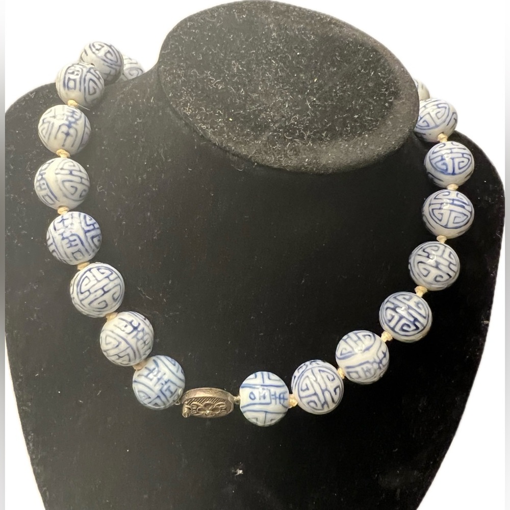 Chinese Vintage Blue and White Hand Painted Ceramic Bead Necklace w/Silver Clasp - Picture 3 of 6